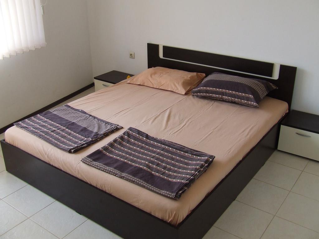 Asparuhov Guest Rooms And Apartments Варна Экстерьер фото